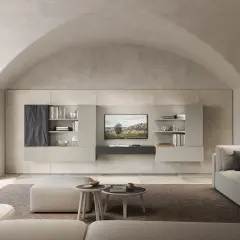 Soggiorno moderno con parete attrezzata in un elegante colore taupe abbinamento. Divani e pouf in tonalità neutre creano un'atmosfera rilassante.
