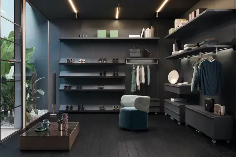 Armadio moderno con mensole aperte per organizzare scarpe e vestiti, senza cassetti. Un invito a organizzare armadio senza cassetti con stile.