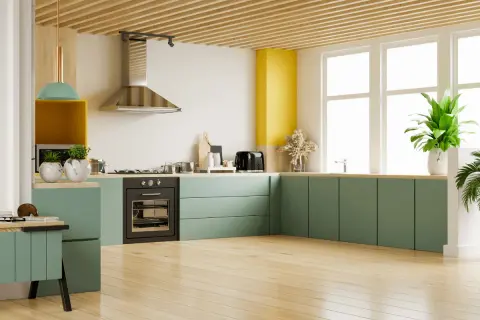 Cucina moderna con **pareti cucina verde oliva**, piano in legno e dettagli gialli.