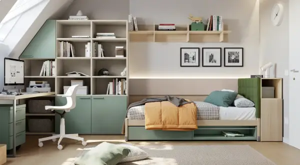 Soluzione moderna per arredare cameretta: letto con contenitore, scrivania, libreria e armadi verdi menta.