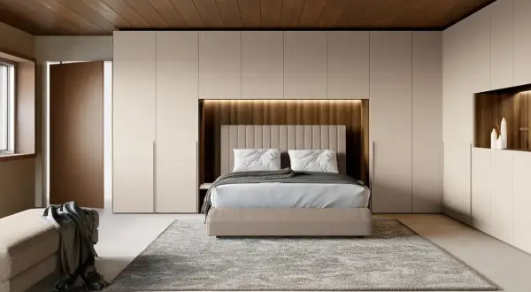 Idee per riporre la camera da letto: armadi a muro con cabina armadio integrata, letto contenitore e panca contenitiva.
