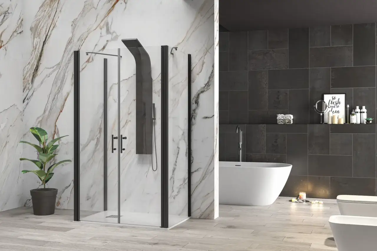 Bagni moderni con doccia a pavimento, vasca freestanding e finiture in marmo e ardesia.