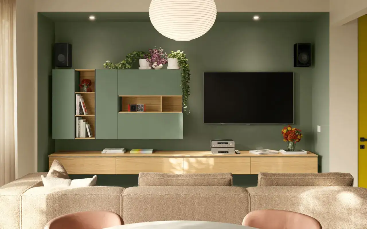 Moderna parete attrezzata verde con vani a giorno in legno, perfette idee per arredare parete tv.