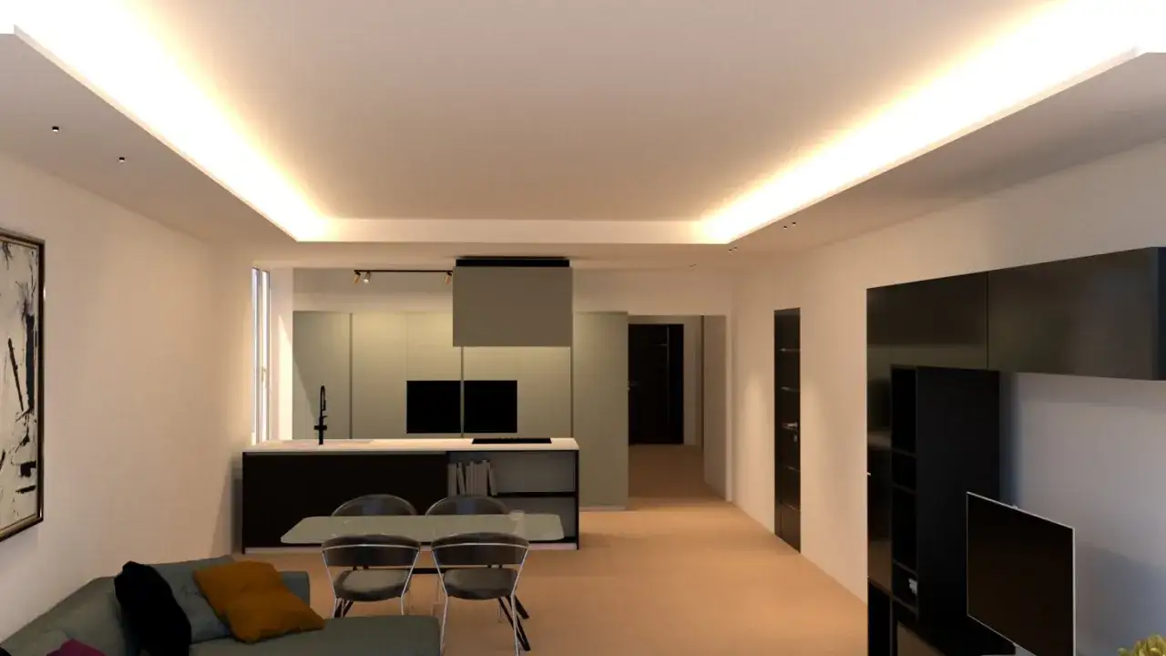 Illuminazione led soggiorno: soffitto a cascata con luce calda, cucina moderna, zona pranzo e soggiorno con arredi minimalisti.